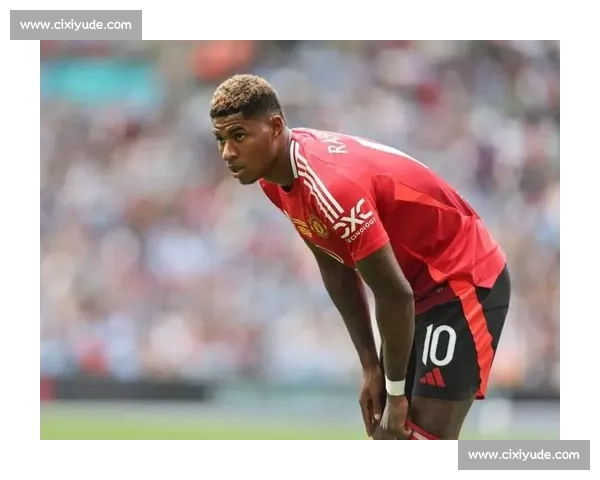 德比前夜插曲：拉什福德看曼联比赛，球迷刷屏红魔情怀